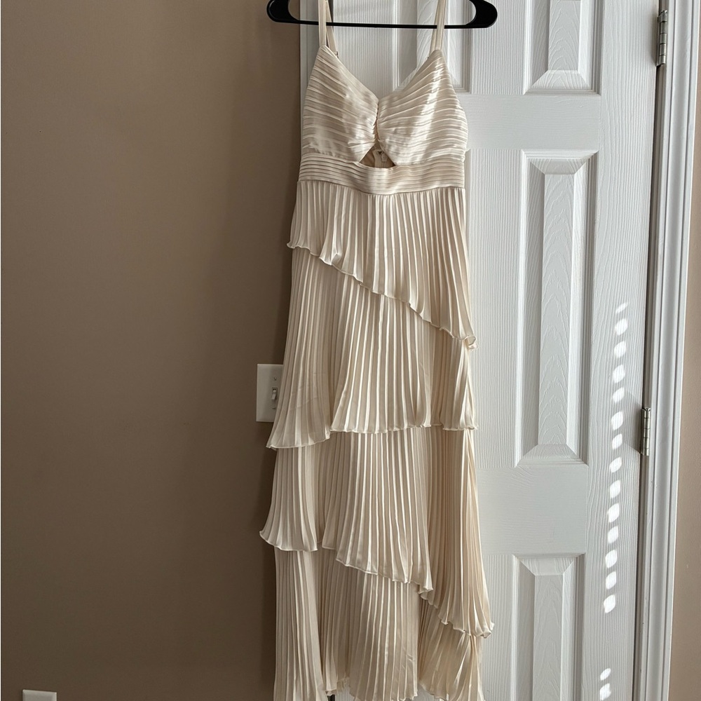 Elegant Cream Pleated Bridal Dress